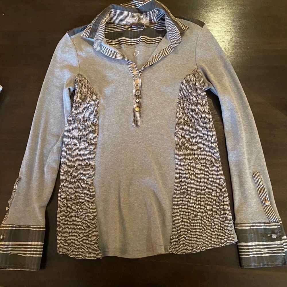 Dismero button down